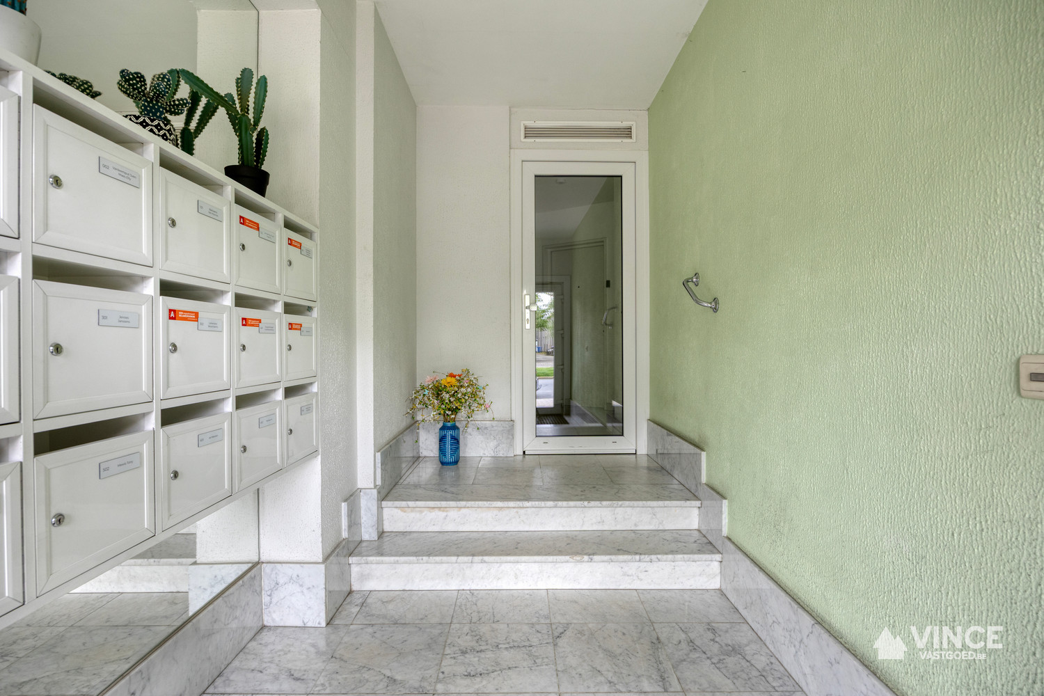 Instapklaar appartement met terras op toplocatie in Ekeren - photo 3