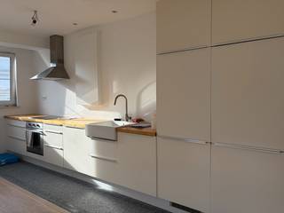 <p>Dit knap appartement is gelegen op de derde verdieping van een karaktervol gebouw aan de Onderbergen, midden in het centrum van Gent.<br /><br />De woning beschikt over <strong>een ruime en lichtrijke woonkamer</strong> met aansluitend een open geïnstalleerde keuken. Er zijn <strong>twee volwaardige slaapkamers</strong>, een badkamer en een afzonderlijk toilet. Dankzij de twee slaapkamers is het appartement geschikt voor wie een extra kamer wenst als bureau, dressing of logeerkamer.<br /><br />De centrale ligging is een belangrijke troef. Vanuit Onderbergen bevinden winkels, restaurants, cafés en het historische centrum van Gent zich op wandelafstand. Ook het openbaar vervoer en diverse andere voorzieningen zijn vlot bereikbaar.<br /><br />Huurprijs: <strong>€ 995</strong> + € 110 algemene onkosten per maand.<br /><br />Het appartement is beschikbaar vanaf 1 oktober 2026 en beschikt over een EPC-label C (217 kWh/m²).<br /><br />Interesse? Contacteer ons via 09 330 61 04 of info@vastgoedminnaert.be.</p>