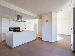 Deze moderne instapklare en energiezuinige villa combineert een strakke architectuur met uitzonderlijk veel licht, ruimte en wooncomfort. Bij...