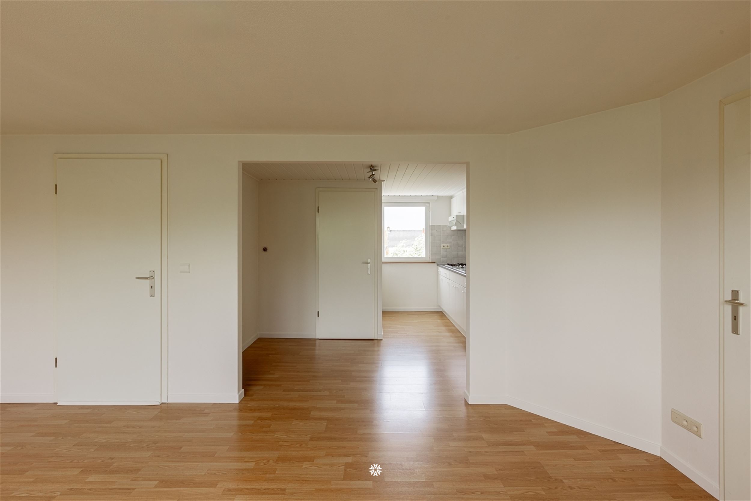 Charmant appartement te huur in prachtig art deco gebouw - foto 3