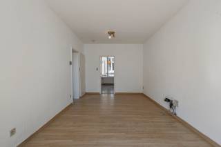 Huis te koop met 3 slaapkamers, 2 badkamers en een zongericht terras knal in het centrum van Ieper. De woning is gelegen in het Pensenstraatje 1...