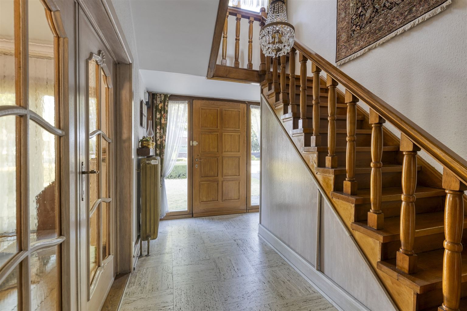 Karaktervolle, vrijstaande woning met 4 slaapkamers, veranda, dubbele garage, volledig onderkelderd op een perceel van 17a48ca, centraal gelegen bij het centrum. - foto 4