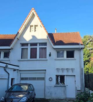 **Huisje met 2 slaapkamers met tuintje en buitenstaanplaats**Op de Naamsesteenweg, vlak aan Heverlee station, bieden wij een huisje met twee...