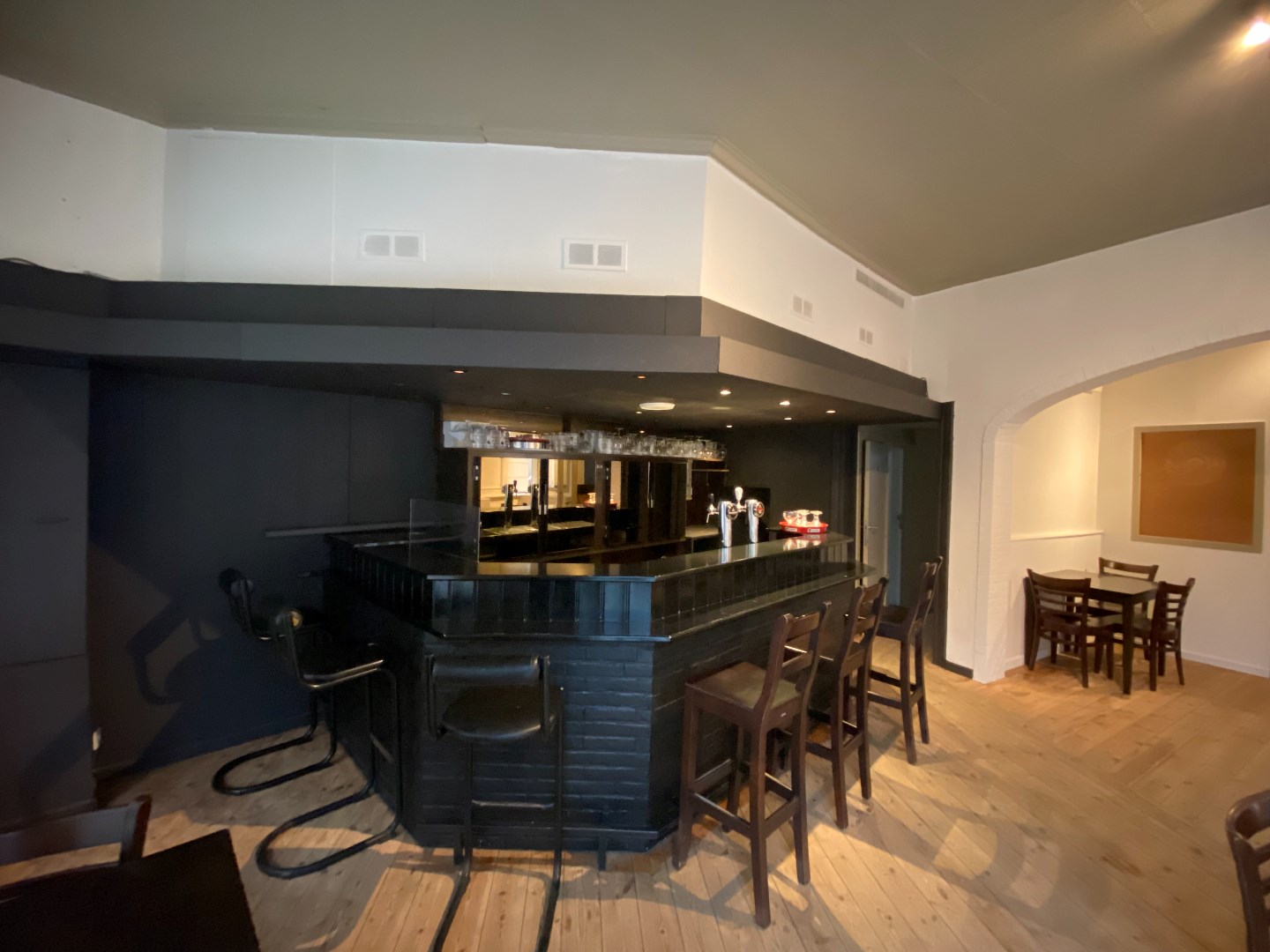 Commercial for rent in Ghent - photo 3