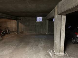 Ondergrondse staanplaats te koop in Mol, gelegen in residentie de Vliet In- en uitrit bevindt zich aan de Bossestraat. Verkoop onder registratie...