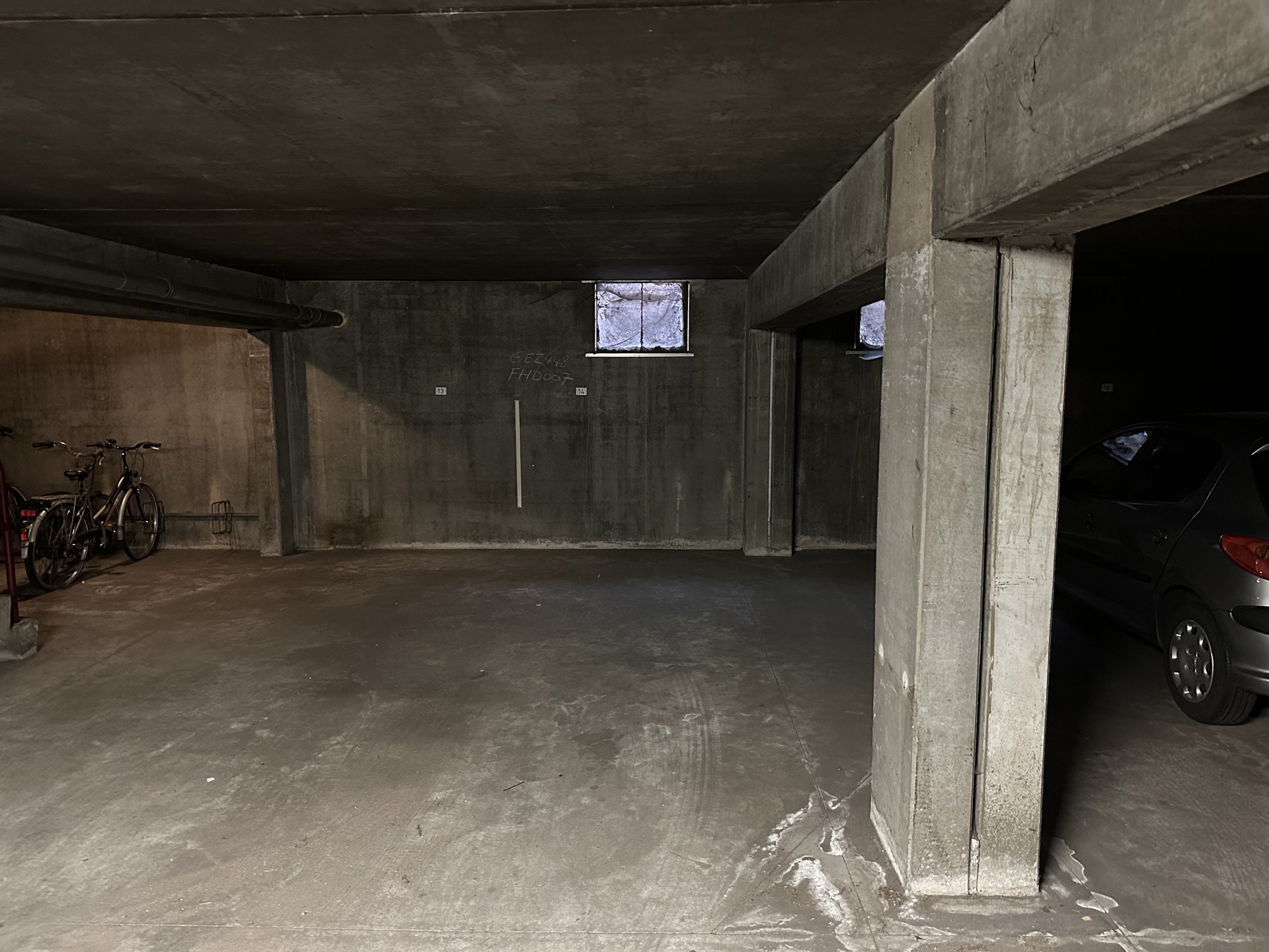 Ondergrondse staanplaats te koop in Mol, gelegen in residentie de Vliet

In- en uitrit bevindt zich aan de Bossestraat.

Verkoop onder registratie.