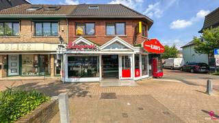 Mooi handelspand op een prachtige locatie in Heusden-Zolder!<br /><br />Dit hoekpand bevindt zich midden op de Koolmijnlaan in Heusden, waardoor het een fantastische zicht locatie heeft. Gratis parkeerplekken zijn volop beschikbaar, waardoor het gemakkelijk bereikbaar is voor klanten. Momenteel is dit pand in gebruik als slagerij, maar de veelzijdigheid van deze locatie biedt talloze mogelijkheden voor investeerders of ondernemers die op zoek zijn naar een toplocatie. Het kan gebruikt worden voor verschillende doeleinden.<br /><br />Dit handelsgelijkvloers op toplocatie heeft een totale oppervlakte van +/- 71m² waarvan een winkelruimte, een keuken en een wc. Aan de zijgevel is er een aparte ingang naar de winkelruimte.<br /><br />Het pand is momenteel verhuurd en wordt verkocht onder registratierechten. Een absolute buitenkans voor een ondernemer of wie wil investeren met hoog rendement.<br /><br />Pluspunten:<br />* toplocatie!<br />* in het centrum;<br />* opbrengsteigendom;<br />* hoog rendement<br />* veel parkeermogelijkheden;<br /><br />Voor een afspraak of meer info, bel ons op 078/78.78.70, of kom gewoon binnen op ons kantoor. Steeds welkom!<br />Maatregelen opgenomen in het Maatregelenregister: nee