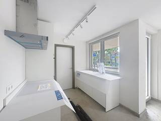 This new-build apartment in Snaaskerke offers all modern comfort and an exceptional sense of space. This apartment has a bright open living space, one full bedroom and a terrace. There is also the possibility to rent a garage near the apartment.Layout:- bright living room with access to the terrace- open kitchen- entrance hall- 1 bedroom- bathroom- storage- separate toiletSyndic fees: 75 euro/monthGarage costs: 60 euro/monthAdvantages:- new construction & energy efficient- terrace- garage to rentAre you interested in this property for rent in Ostend? Go to the website www.dewaele.com, click on the property you want to rent. Via the red button “request your visit”, we ask you to fill out a profile briefly. After that, we will contact you for a visit. Appointments cannot be made by phone.
