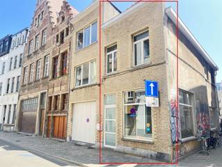TE KOOP: CASCO HOEKPAND MET POTENTIEEL 2 EENHEDEN IN HET HISTORISCH CENTRUM VAN ANTWERPENBent u op zoek naar een veelzijdig pand met karakter en...