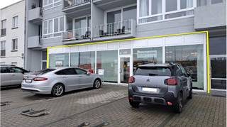 Zeer ruime kantooruimte met goede visibiliteit te huur langs de Kustlaan in Zeebrugge. Vlot bereikbaar en gelegen dichtbij de Baron de...