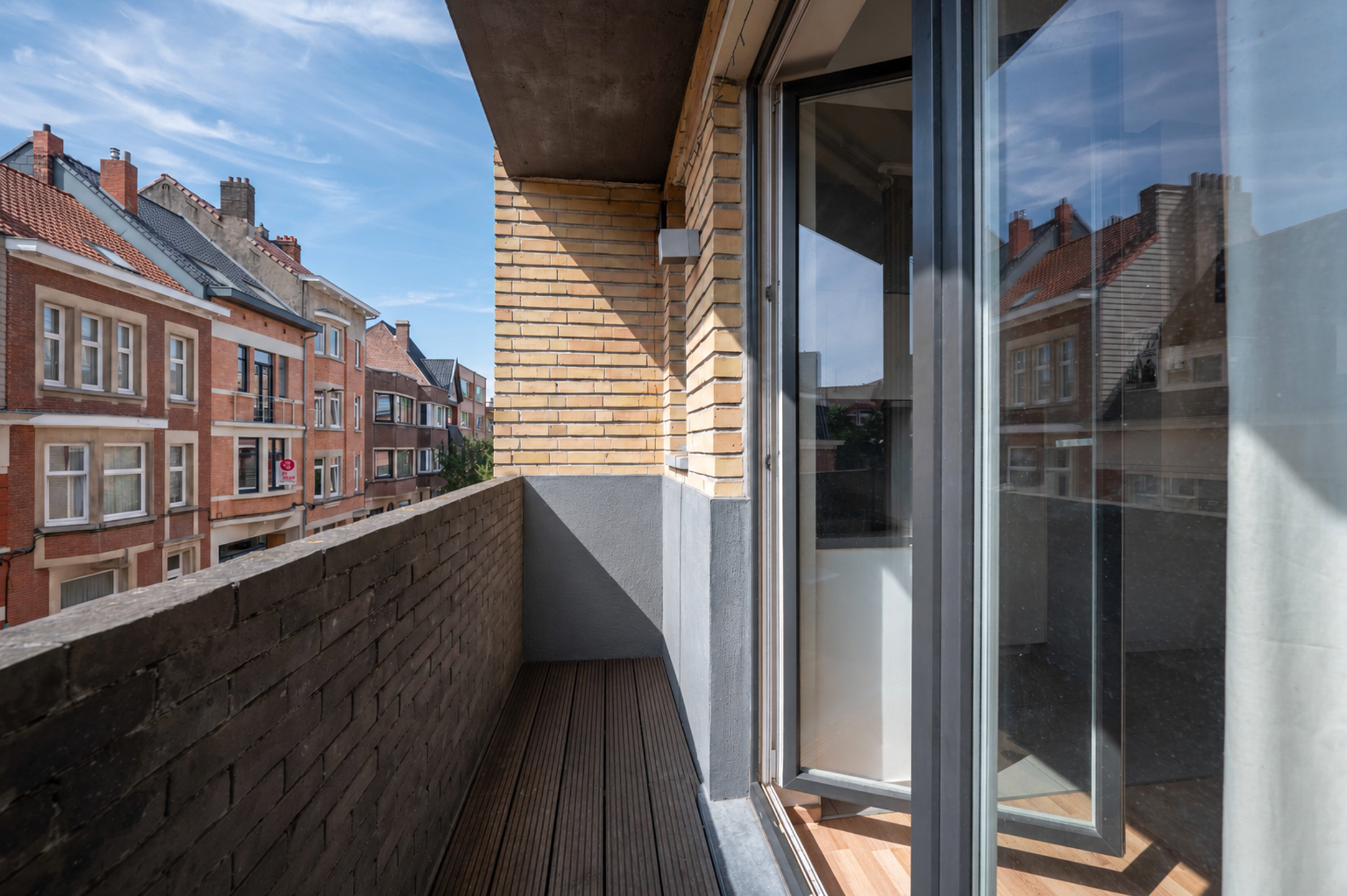 Lichtrijke 2-slpk appartement met balkon in stationsbuurt - foto 1