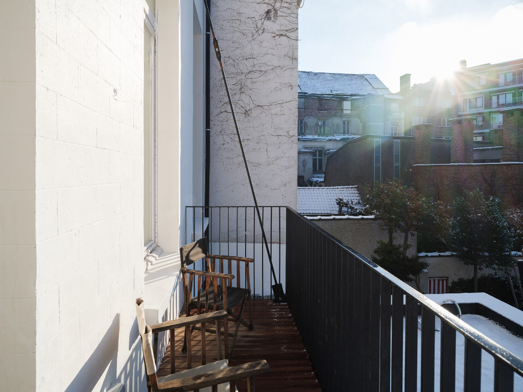 Gerenoveerd tweeslaapkamerappartement met zonnig terras in een voormalige herenwoning, nabij het historisch centrum van Gent. - photo 3