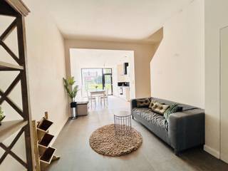 Volledig gerenoveerde woning met 3 slaapkamers.Indeling:Deze woning bestaat uit een inkomhal, toilet, badkamer, woonkamer met open keuken en...
