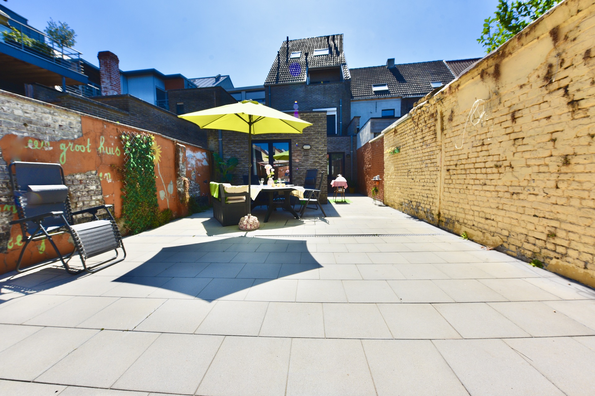 Zonnig gelijkvloersapp met 2 slpk, grote binnentuin, nabij de markt - Bieden vanaf 200.000 EUR* - foto 2