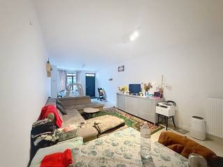 This house with authentic details is located in a central location in OudenaardeThe house has a very spacious living area, two bedrooms and plenty...