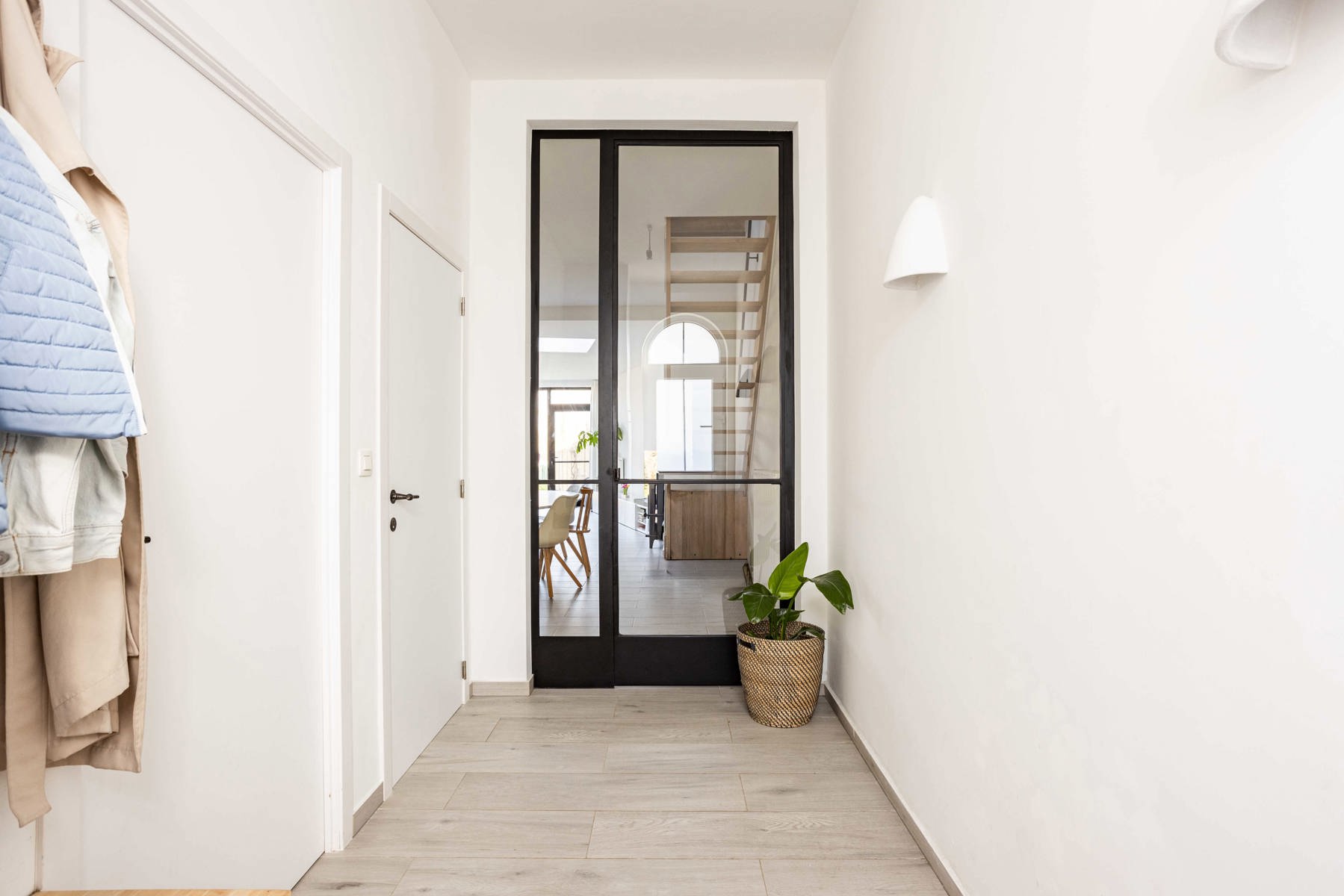 Instapklare totaal gerenoveerde woning in verkeersluwe straat! - foto 2