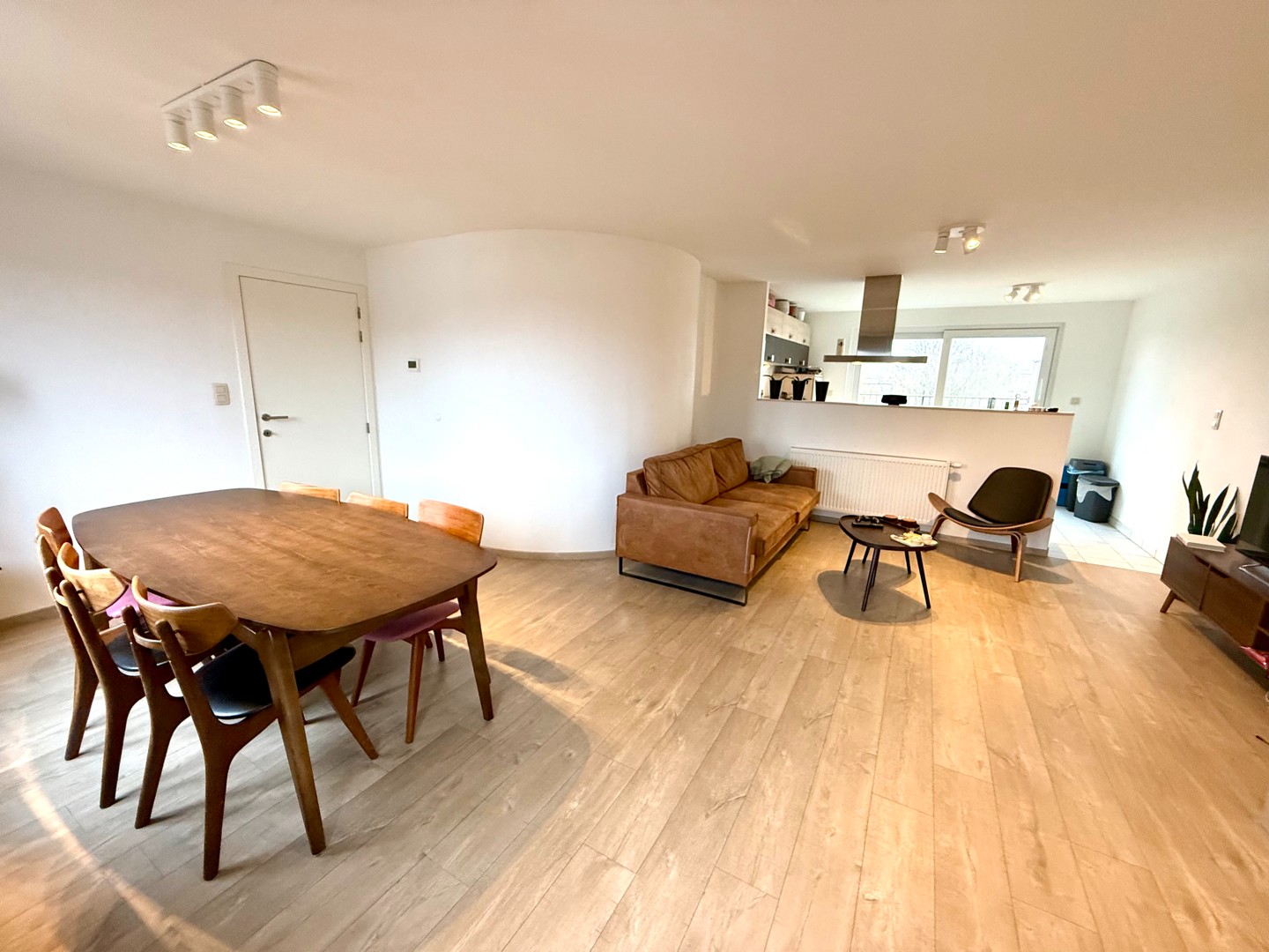 Superleuk bemeubeld dakappartement met penthousegevoel, pal in het centrum van Deinze. - foto 4