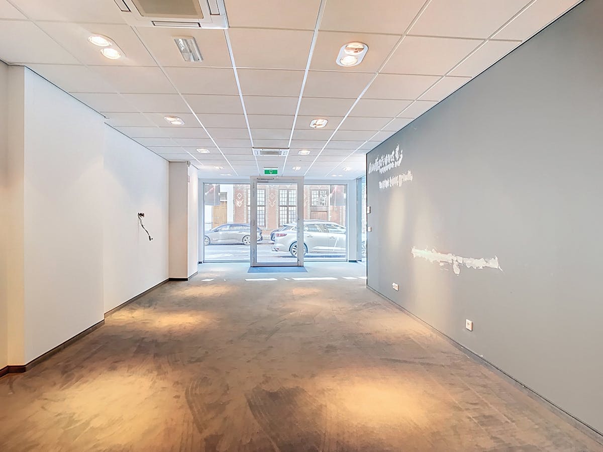 Handelspand/kantoorruimte (157m²) te koop in de Rijselstraat te Ieper - foto 2