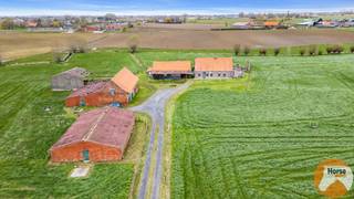 EERSTE BEZOEKDAG ZATERDAG 25 APRIL 2026 VAN 12U TOT 16U (ENKEL OP AFSPRAAK!!)HOOGLEDE - Uitzonderlijke hoevesite op 4 ha in groene valleiVoor wie...