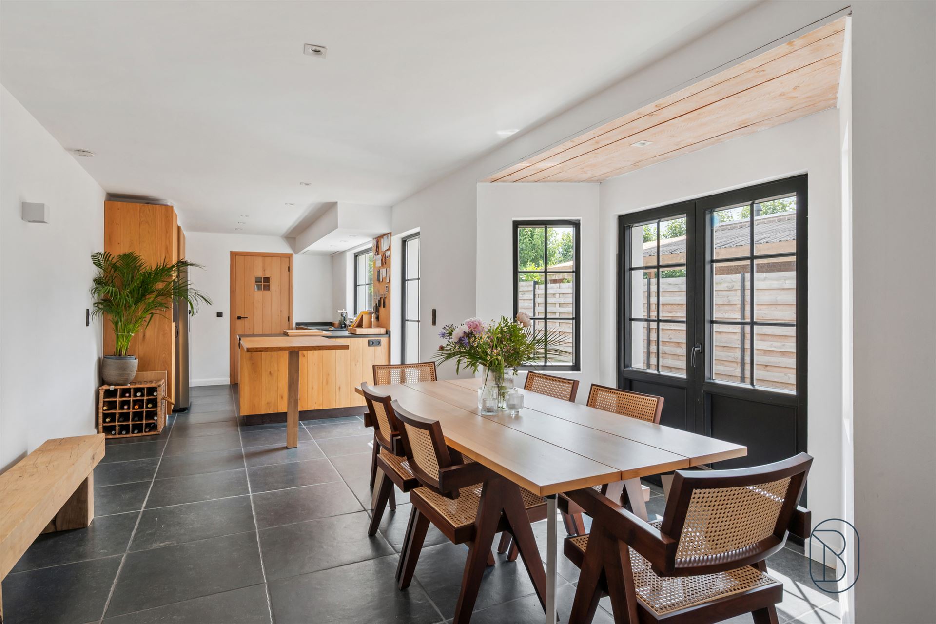 Knap gerenoveerde woning met 3 à 4 slk, en zwemvijver - foto 2