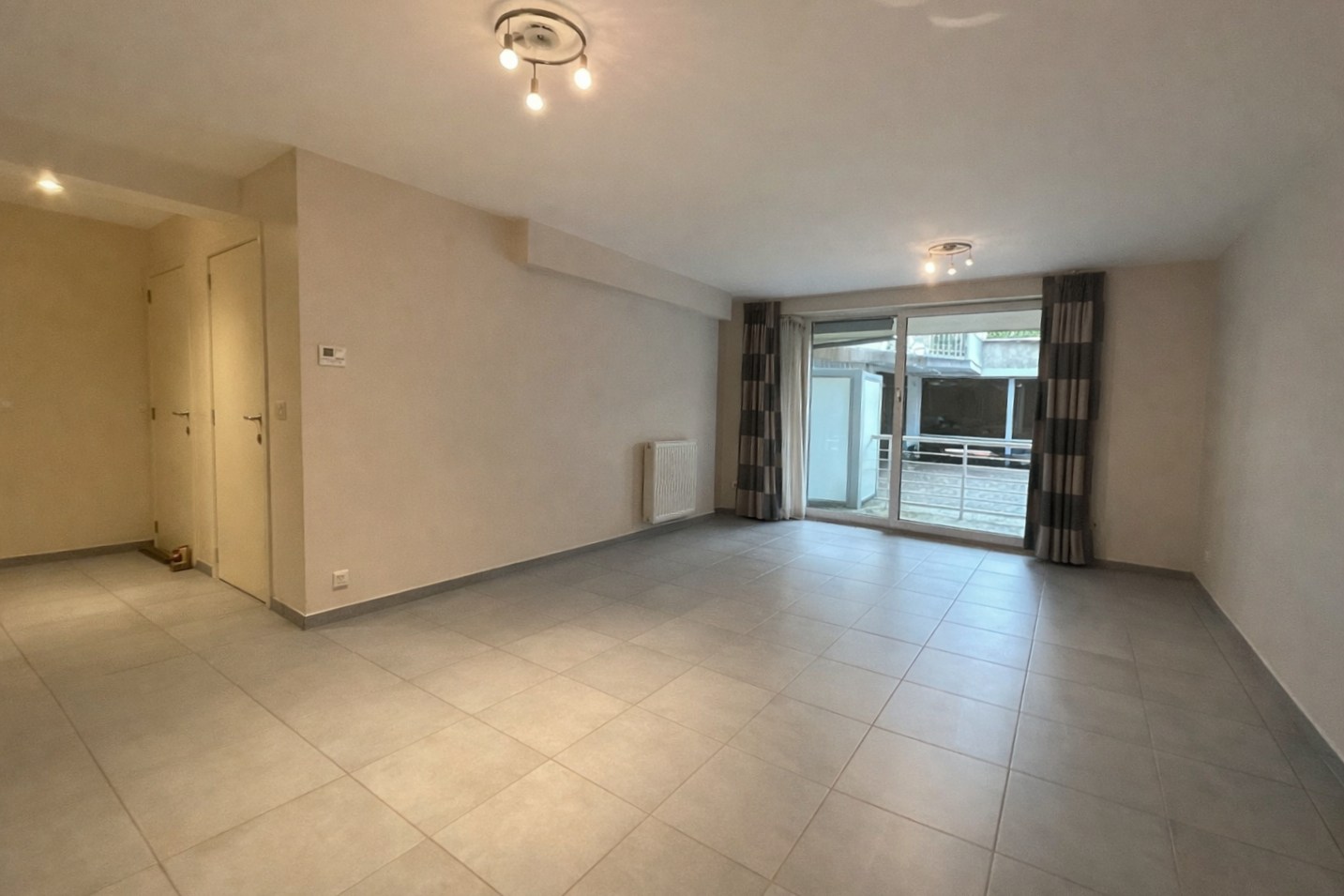 PERFECT ONDERHOUDEN GELIJKVLOERS APPARTEMENT (BJ 2009) MET GARAGE!!! - foto 3