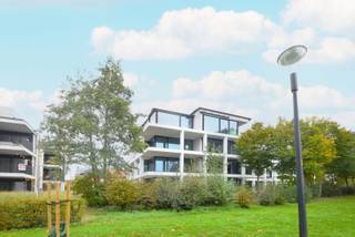 In het hart van Langemark bieden we dit stijlvolle penthouse-appartement te huur aan. Gelegen op een rustige en centrale locatie, combineert...