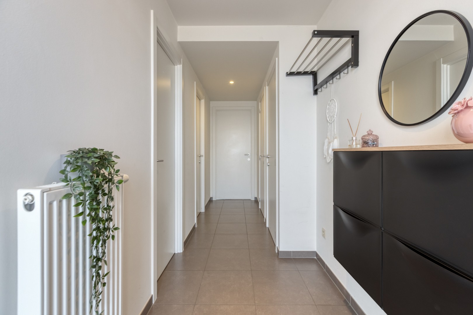 LICHTRIJK APP. VAN 90M² MET 2 SLPK., TERRAS en AUTOSTANDPLAATS OP TOPLOCATIE in BILZEN-HOESELT! - foto 4