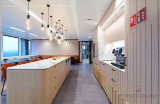 Gelegen aan de Louizalaan 523, een van de meest prestigieuze straten in Brussel, ondergaat dit kantoorgebouw momenteel een volledige renovatie...