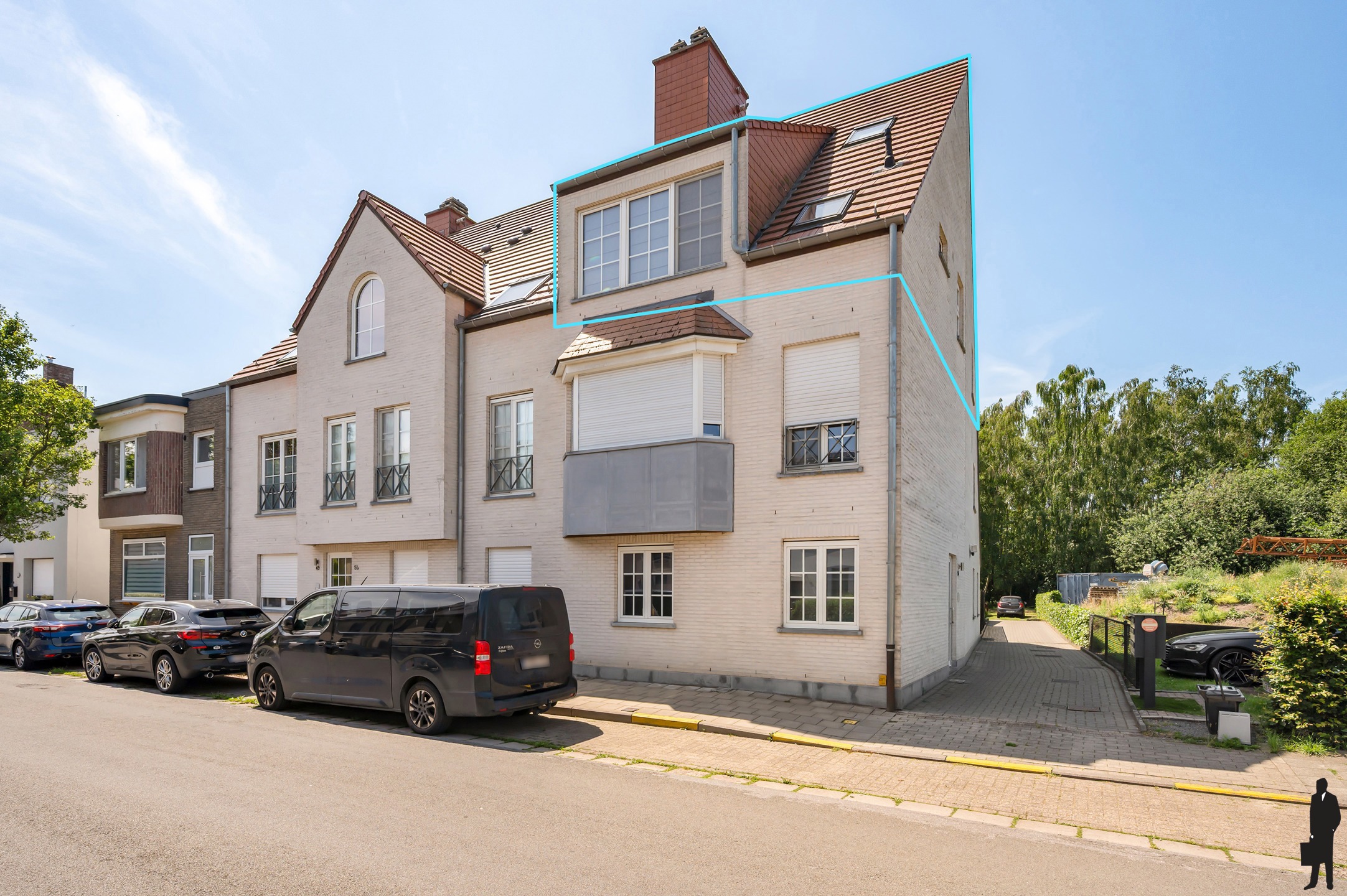 Instapklaar duplex appartement met 2 slaapkamers, ruim terras en carport in het centrum van Essen. - foto 2