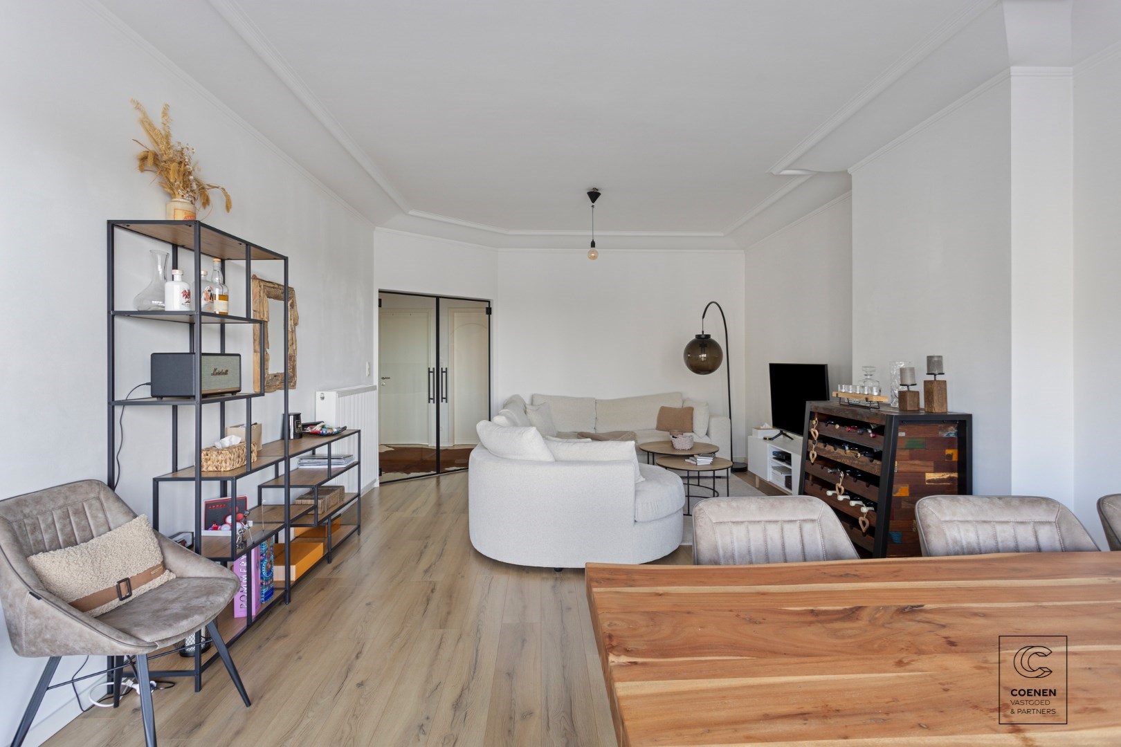 Prachtig gerenoveerd appartement met 2 slaapkamers, terras en bew. opp. van 80m2! - foto 1