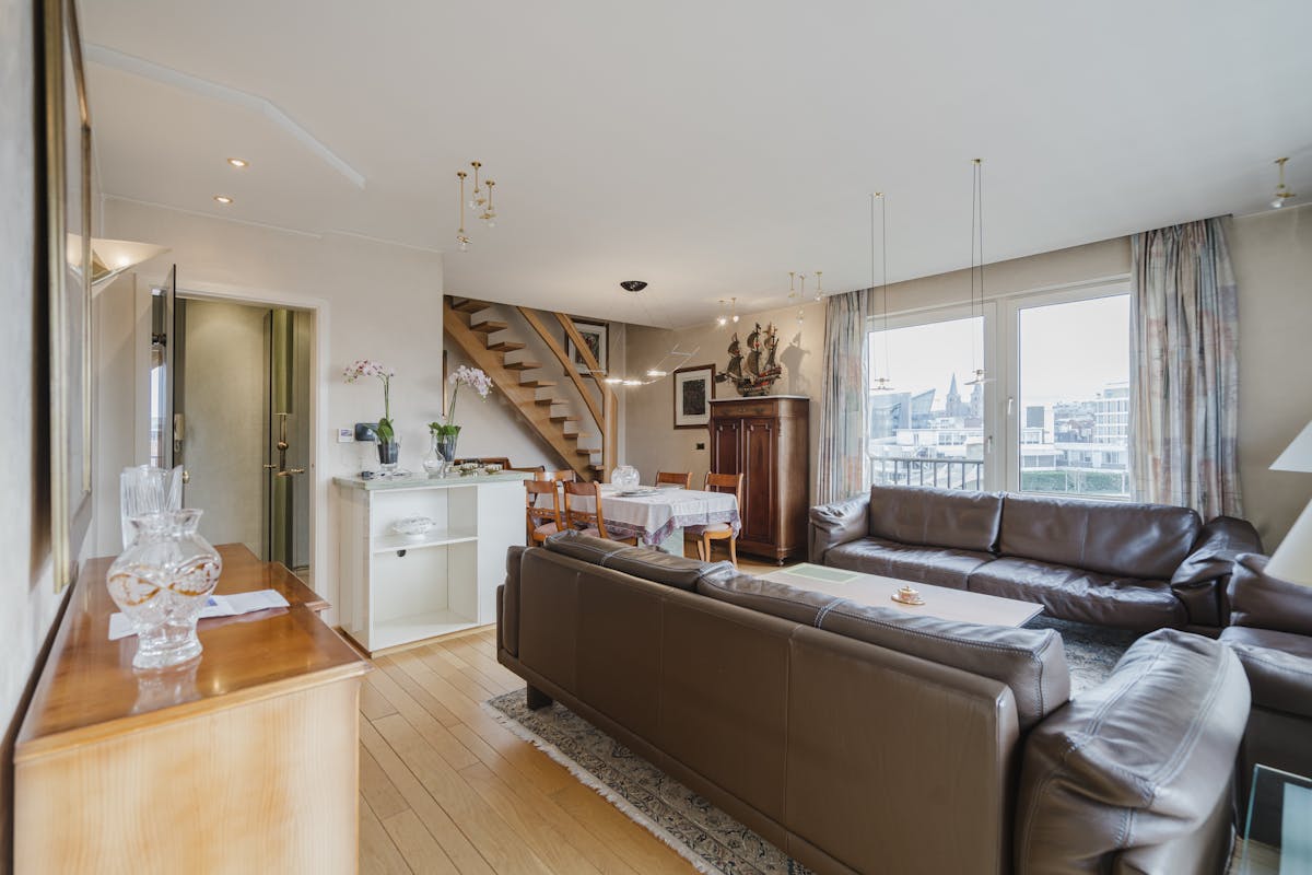 Ruim appartement met 3 slaapkamers en zicht op de Leie te koop in Kortrijk! - foto 2