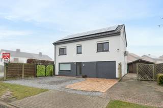 Te koop: ruime open bebouwing in Sint-Niklaas, gelegen in een rustige woonkern met groene omgeving en nabij openbaar vervoer. Deze woning uit 1981...