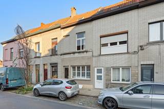 Deze te renoveren stadswoning is strategisch gelegen tussen de Gasmeterlaan en de Blaisantvest, een gegeerde en vlot bereikbare locatie. Dankzij...