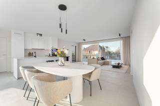 This beautiful, ready-to-move-in new-build apartment is located in a prime location near the bustling center of Vichte. Are you looking for...