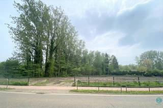 Perceel bouwgrond van 632m², gelegen aan de Gompelbaan in Mol.Perceel grond voor het bouwen van een vrijstaande woning. Het perceel heeft een...