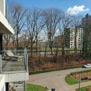 Wat een rustige toplocatie! Dit instapklare appartement is ZO GOED ALS NIEUW en is onder registratierechten te koop (geen BTW!). Het is gelegen in...