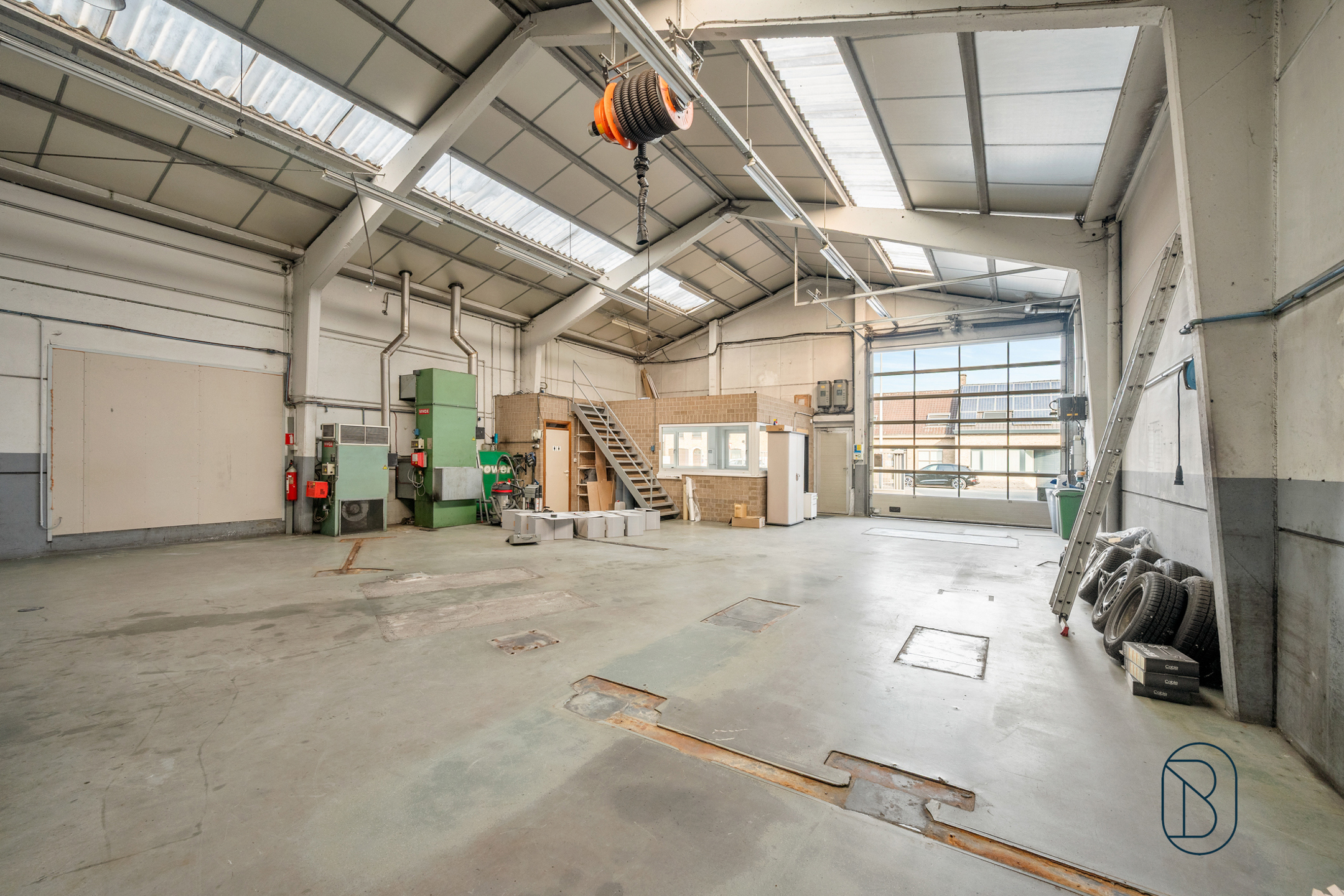 Commerciële hoek (parking, showroom en woonst) - foto 5