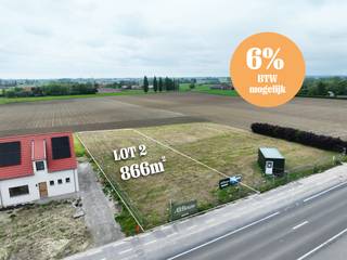Langs de Ruiseleedsesteenweg in Tielt bieden we nog een exclusieve bouwgrond aan. Met een oppervlakte van 866 m² heb je alle ruimte om een woning te bouwen die perfect bij je past. Of je nu kiest voor een gezinswoning met een grote tuin of een gelijkvloerse woning met alle comfort, hier woon je op een centrale locatie met een vlotte bereikbaarheid. 6% BTW mogelijk*<br /><br />Het perceel ligt langs een belangrijke verbindingsweg, wat zorgt voor een snelle toegang tot omliggende steden en voorzieningen. Tegelijk geniet je van een prachtig landelijk uitzicht dankzij het agrarische karakter van de omgeving. Een unieke combinatie van bereikbaarheid en open ruimte.<br /><br />De foto's van de woningen zijn als referentie. Of je nu een landelijke woning of modernere architectuur wenst, alles kan. 6% BTW mogelijk*<br />Contacteer ons voor de mogelijkheden!