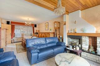 Interesse in een bezoek? Plan dit zelf in via www.woonkantoor.be<br /><br />Solide woning op mooi perceel van 11a 10ca op wandelafstand van het centrum van Lennik. Winkels, scholen, restaurant,... op een goeie km stappen. <br />Bewoonbare oppervlakte van 156m², exclusief dakverdieping.<br />De woning is te renoveren maar heeft veel potentieel door zijn stevige structuur, mooie ruimtes en de vele ramen die de lichtinval maximaliseren.<br />Indeling: inkomhal met toilet, woonkamer, keuken, bureau. Ruim terras. In de tuin is het rustig vertoeven onder de bomen, zonder inkijk. <br />Op de eerste verdieping: zonnige overloop, 3 ruime slaapkamers, badkamer en berging.<br />De zolder is momenteel toegankelijk met een uitschuifbare trap maar kan nog verbouwd worden naar een een volwaardig extra niveau.<br />Extra's: ruime oprit, 2 garages en nog een buitenberging. <br /><br />EPC: label F. Renovatieverplichting van toepassing. <br /><br />Vragen? contacteer Isa op 0477/38 99 74 - isa@woonkantoor.be