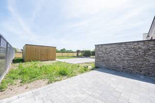 Zeer ruim duplex gelijkvloersappartement van maar liefst 117,40m2, 2 slaapkamers en een zalige tuin met terras van nog eens 56m2! en dit helemaal...