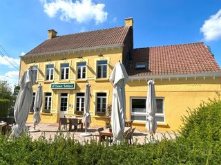 Super gelegen landhuis ingericht als restaurant te koop:Volledig ingericht restaurant met ruimte voor 50 zitplaatsen binnenZuidgericht terras met...