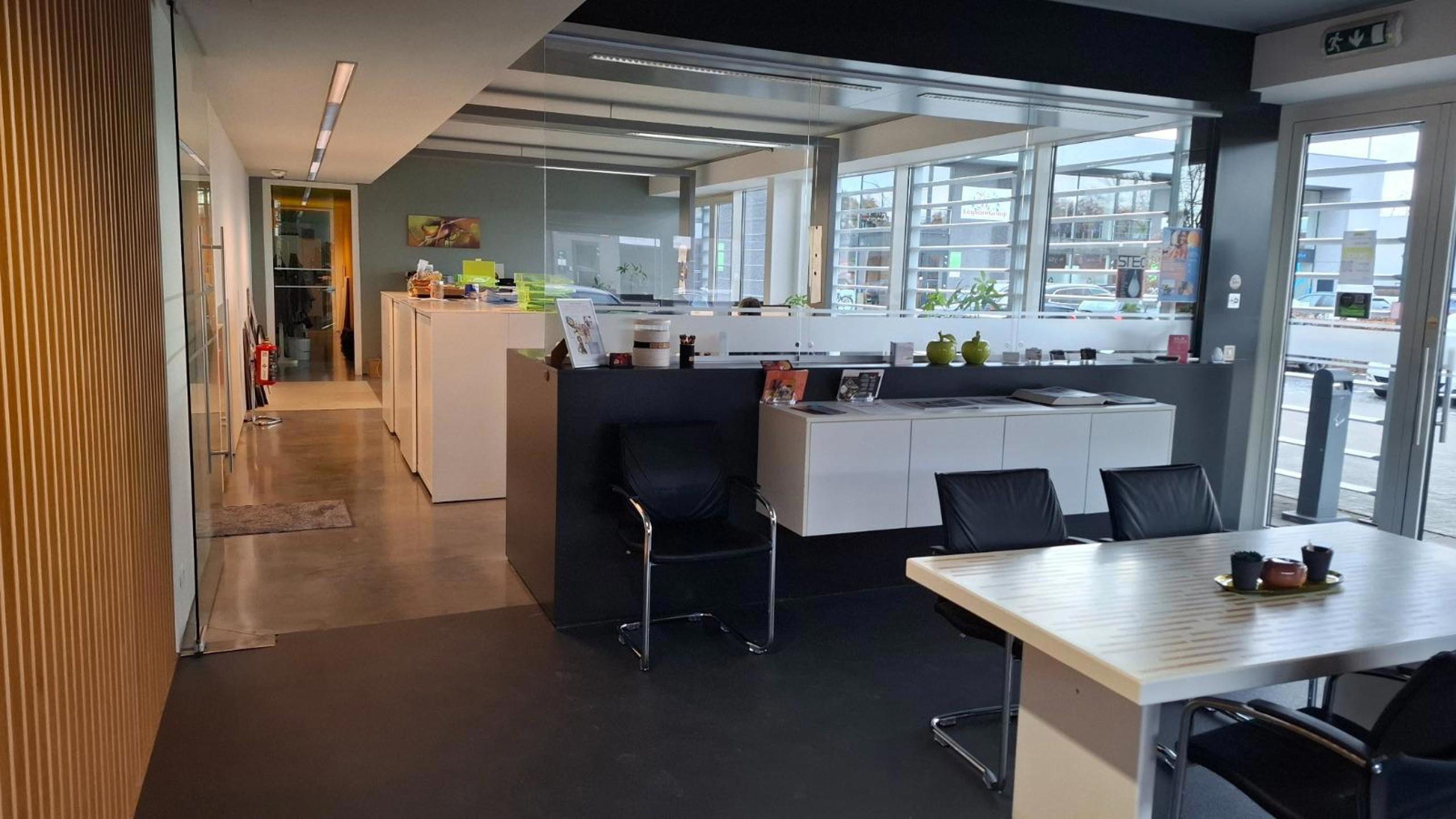 KMO-unit met showroom, kantoor en magazijn op toplocatie - foto 2