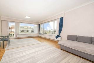 In Laeken, in the sought‑after Pagodes district, discover this beautiful ±92 m² apartment located on the 3rd floor of a building constructed in...