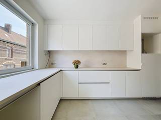 APARTMENT LAYOUT: <br />* entrance hall<br />* bright living space <br />* new kitchen with storage <br />* bedroom 1<br />* bedroom 2<br />* bathroom with walk-in shower <br /><br />GENERAL INFORMATION:<br />* natural gas central heating<br /><br />Register of measures: no<br /><br />These AI visualizations are intended as inspiration. No technical specifications, urban planning regulations, or concrete realization possibilities were taken into account.