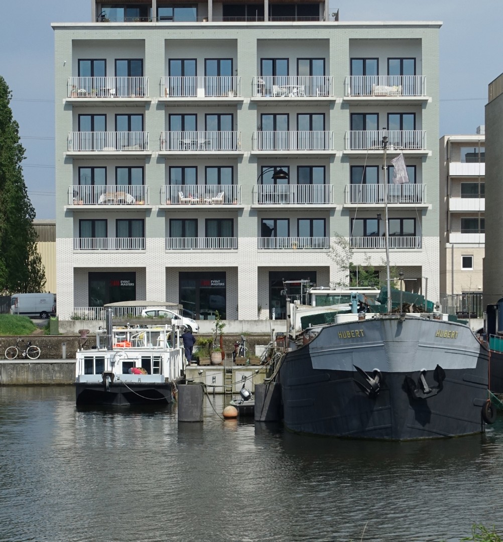 Commercial for rent in Ghent - photo 2
