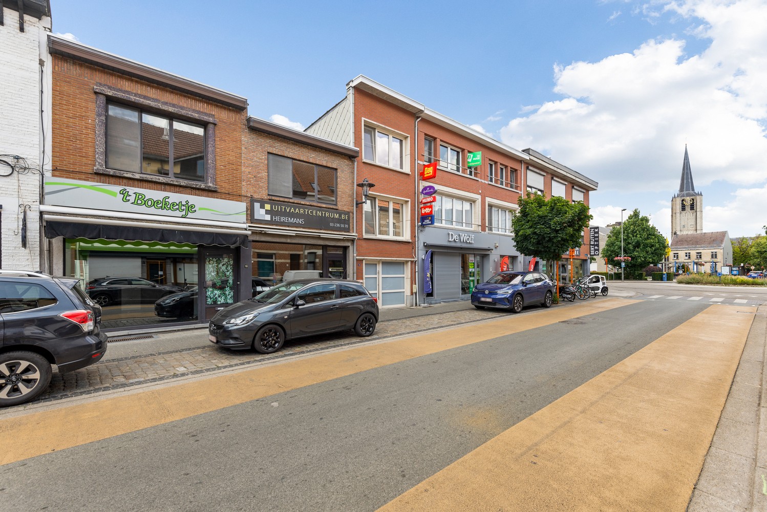 Handelshuis met 2 handelsruimtes en appartement in het hart van Wommelgem. - foto 2