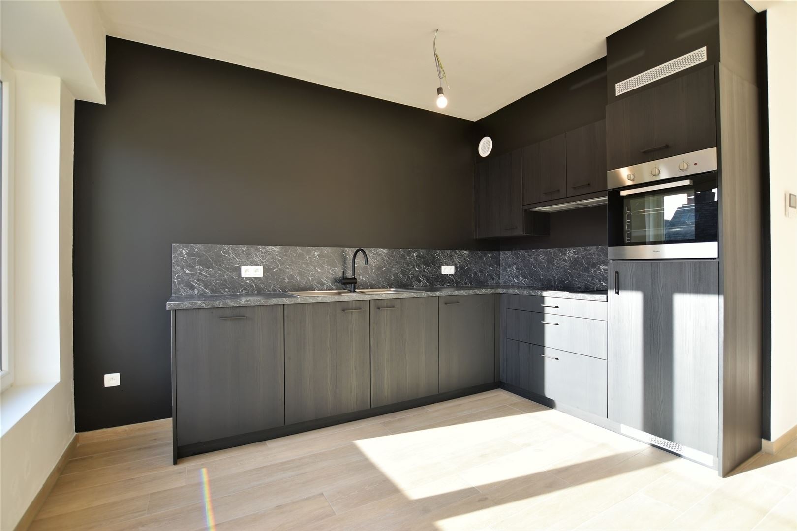 Prachtig dakappartement met terras, gelegen in het hartje van Sint-Gillis-Dendermonde. - foto 5