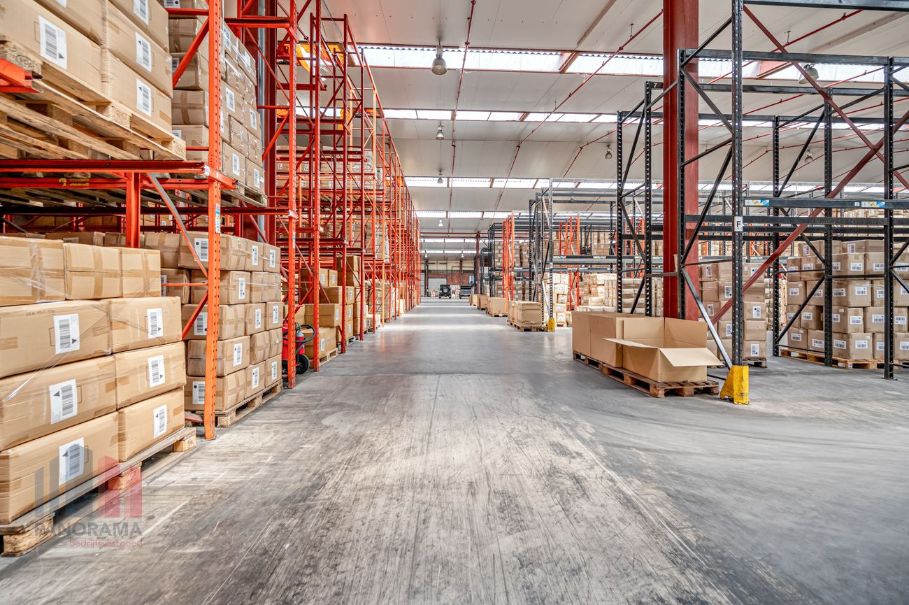 Industriële opportuniteit op toplocatie magazijn 13.500 m² op een grond van 22.952 m². - foto 4