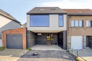 Bent u op zoek naar een moderne woning die u volledig naar eigen smaak kan afwerken? Dan is deze casco nieuwbouwwoning precies wat u zoekt! Gelegen...