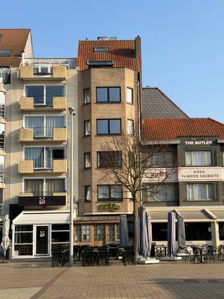 Ontdek dit gezellig en goed onderhouden appartement, ideaal gelegen in het hart van Knokke, op wandelafstand van het Van Bunnenplein en het...